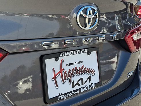 Used 2020 Toyota Camry SE image 30