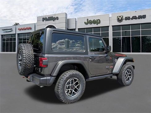 Used 2025 Jeep Wrangler Rubicon image 3