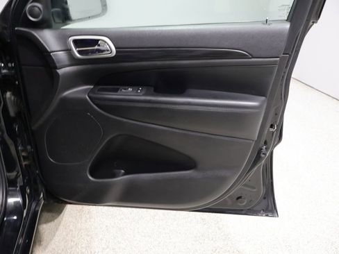 Used 2019 Jeep Grand Cherokee Altitude AWD/4WD image 25