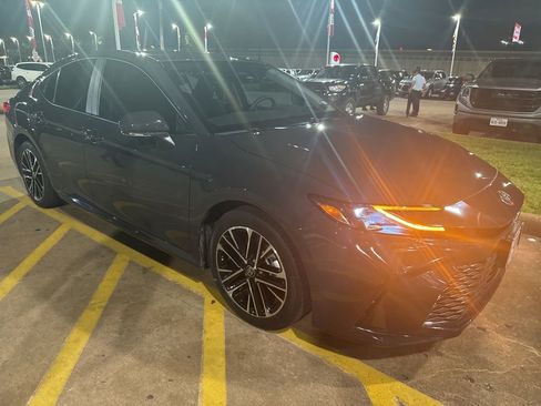 Used 2026 Toyota Camry XLE FWD image 4