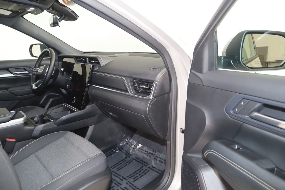 Used 2025 GMC Terrain Elevation w/ Technology Package II AWD/4WD image 39
