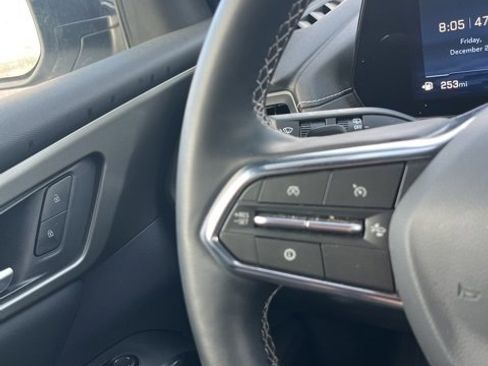 Used 2025 Chevrolet Traverse LT image 8