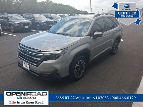 Used 2025 Subaru Forester Premium AWD/4WD image 3