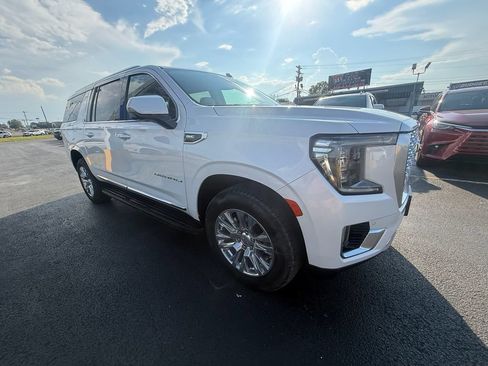 Used 2023 GMC Yukon XL Denali AWD/4WD image 1