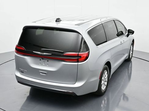 New 2026 Chrysler Pacifica Select image 14