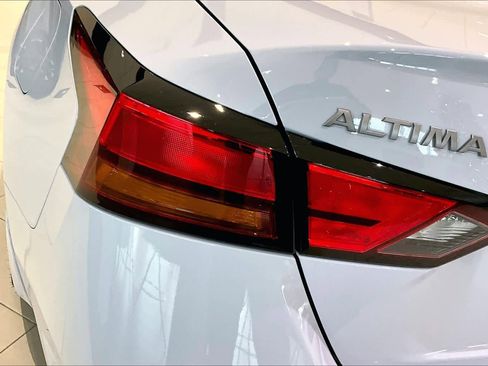 New 2025 Nissan Altima 2.5 SR image 12