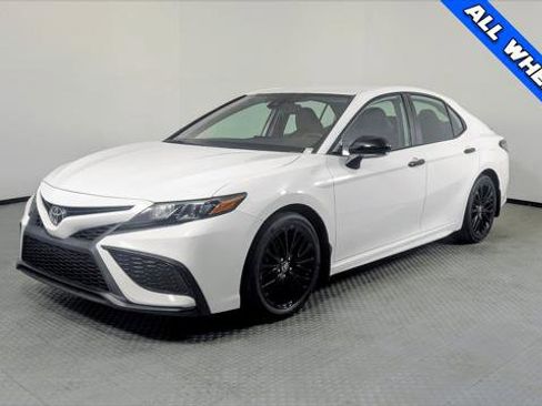 Used 2022 Toyota Camry SE w/ Convenience Package image 2
