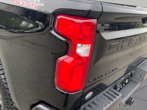 Used 2021 Chevrolet Silverado 1500 LT Trail Boss w/ Convenience Package II AWD/4WD image 28
