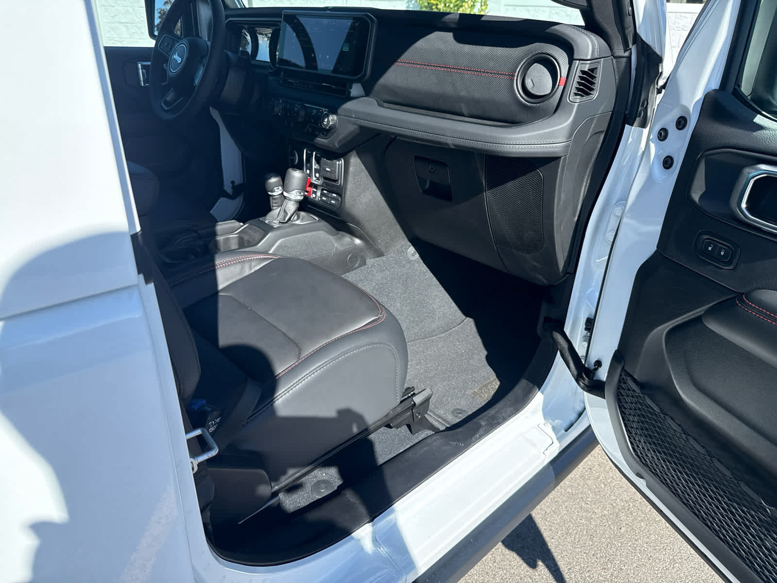 Used 2026 Jeep Wrangler Rubicon AWD/4WD image 11