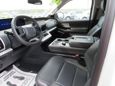 Used 2025 Ford Expedition Active AWD/4WD image 8