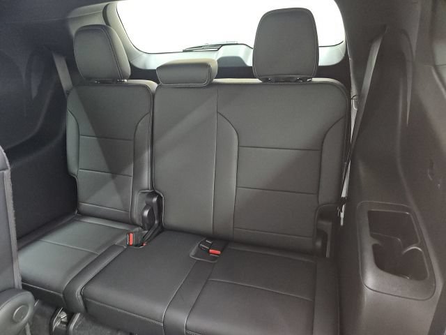 Used 2025 Buick Enclave Preferred AWD/4WD image 4