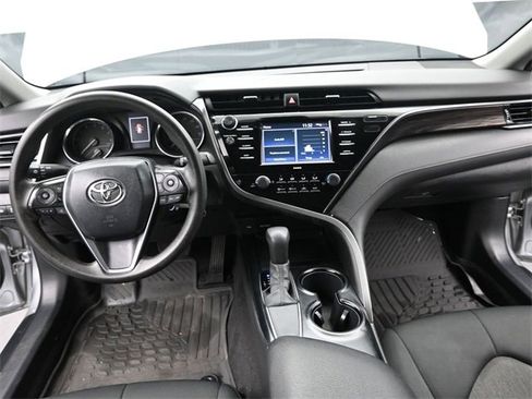 Used 2020 Toyota Camry LE image 23