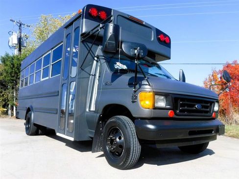 Used 2003 Ford E-450 and Econoline 450 Super Duty image 4