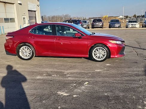 Used 2019 Toyota Camry XLE image 9