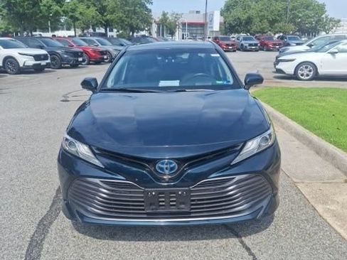 Used 2018 Toyota Camry XLE w/ Audio Package FWD image 2
