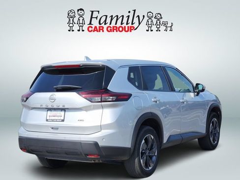 Used 2025 Nissan Rogue SV AWD/4WD image 4