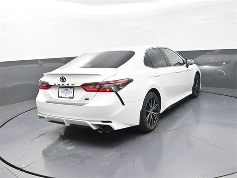Used 2022 Toyota Camry SE image 7