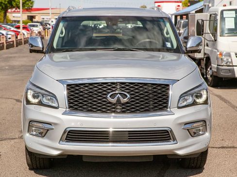 Used 2017 INFINITI QX80 4WD w/ Deluxe Technology Package image 3
