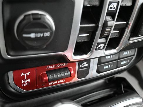 Used 2024 Jeep Gladiator Mojave w/ Convenience Group AWD/4WD image 20