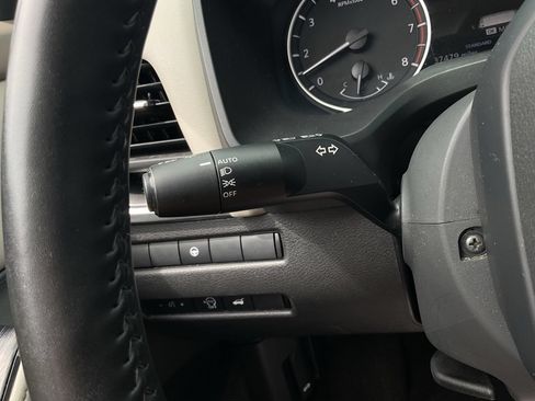Used 2025 Nissan Rogue SV FWD image 30