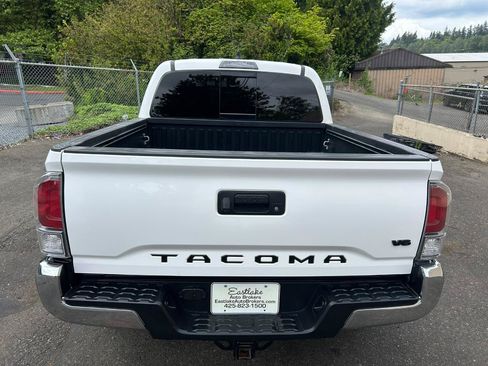 Used 2020 Toyota Tacoma TRD Off-Road AWD/4WD image 6