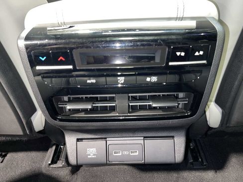 Used 2024 Acura MDX SH-AWD w/ Technology Package image 25