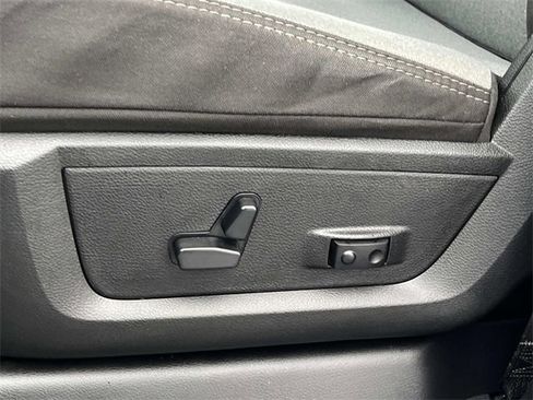 Used 2024 RAM 3500 Big Horn image 31