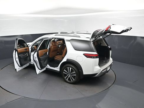 Used 2025 Nissan Pathfinder Platinum FWD image 47