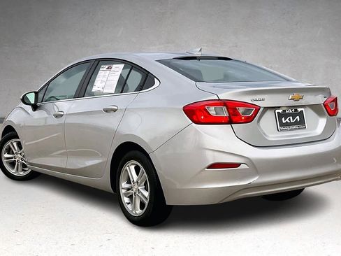 Used 2017 Chevrolet Cruze LT image 4