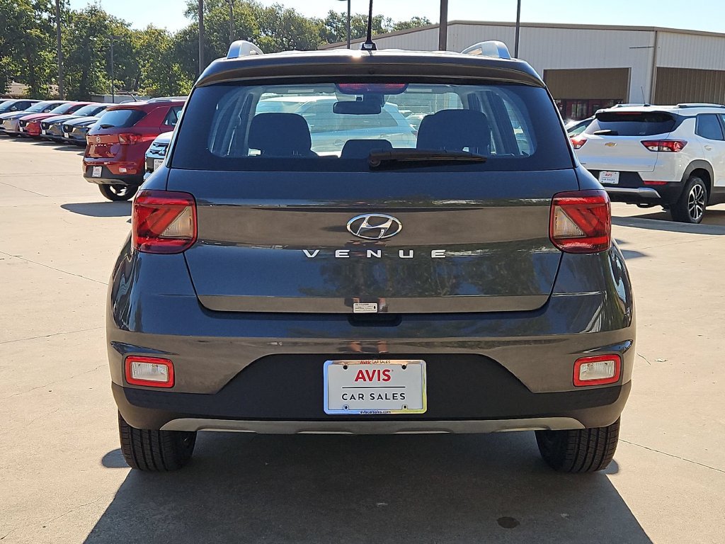 Used 2025 Hyundai Venue SEL FWD image 7