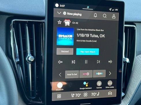 New 2026 Volvo XC60 B5 Plus w/ Protection Package Premier AWD/4WD image 17