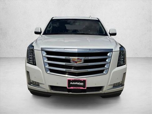 Used 2020 Cadillac Escalade Premium Luxury RWD image 2