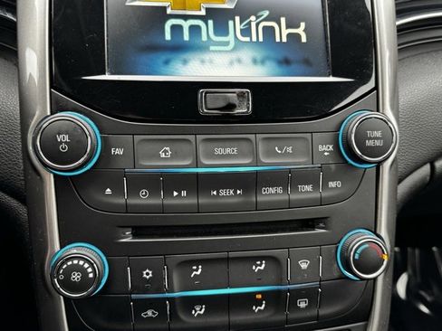 Used 2015 Chevrolet Malibu LT w/ Power Convenience Package image 9