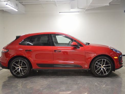 Certified 2025 Porsche Macan image 8