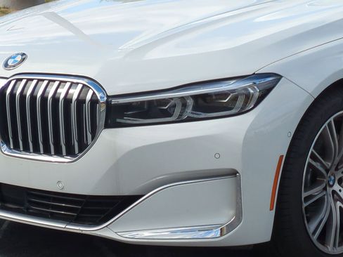 Certified 2022 BMW 740i w/ Premium Package image 6