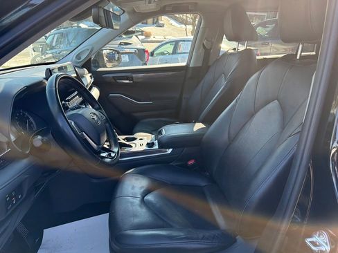 Used 2022 Toyota Highlander Limited image 10