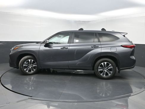Used 2023 Toyota Highlander XLE AWD/4WD image 43