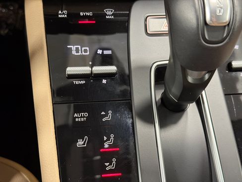 Certified 2026 Porsche Macan AWD/4WD image 33