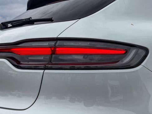 Used 2019 Porsche Macan AWD/4WD image 8
