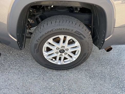 Used 2022 Toyota Tundra SR5 w/ SR5 Convenience Package AWD/4WD image 8