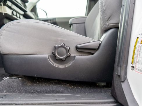 Used 2018 Toyota Tacoma SR image 19