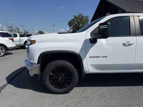 Used 2023 Chevrolet Silverado 2500 LT AWD/4WD image 29