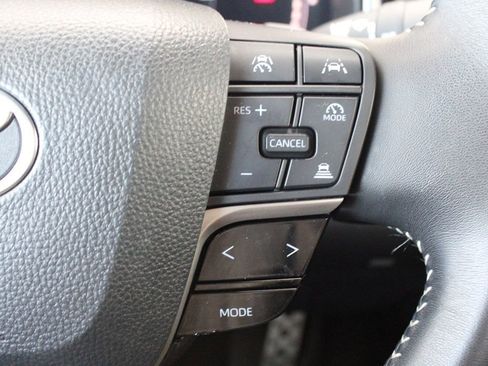 Used 2025 Toyota Camry SE image 33