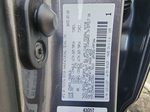 Used 2020 Toyota Tacoma TRD Off-Road AWD/4WD image 27