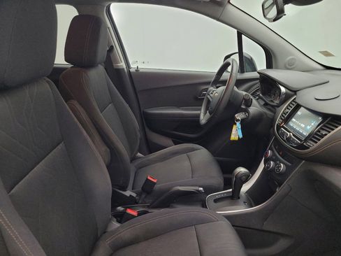 Used 2017 Chevrolet Trax LT w/ Driver Confidence Package image 21