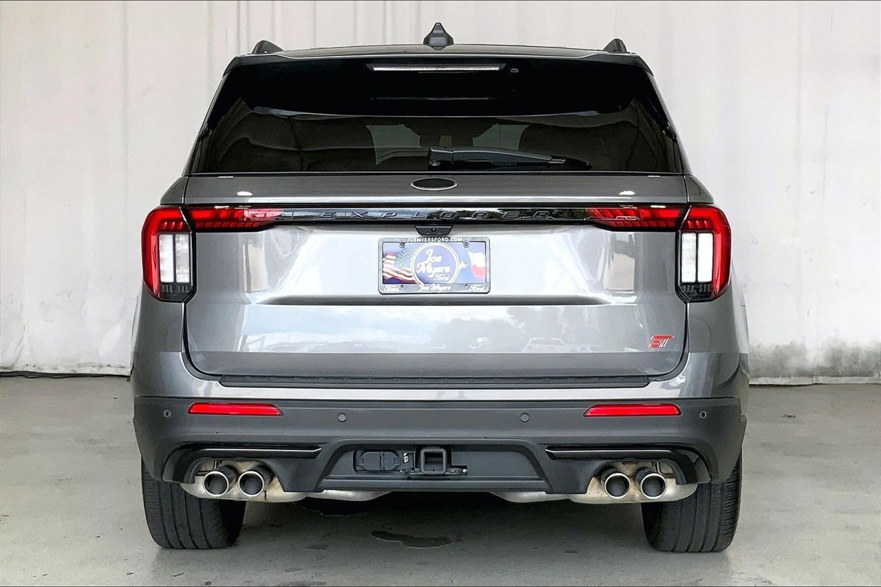 Used 2025 Ford Explorer ST w/ Sun And Sound Package AWD/4WD image 3