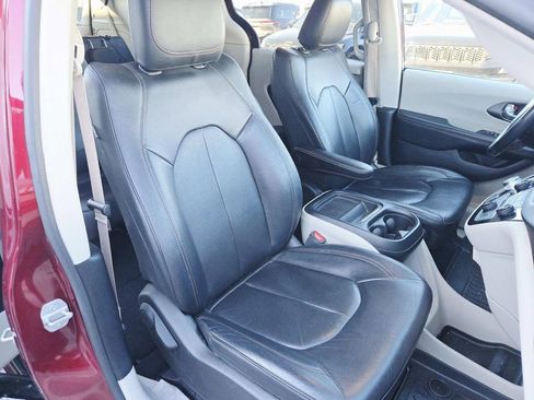 Used 2020 Chrysler Pacifica Touring-L image 17
