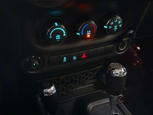 Used 2015 Jeep Wrangler Sport AWD/4WD image 31