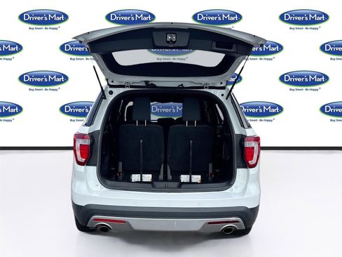 Used 2017 Ford Explorer XLT image 24