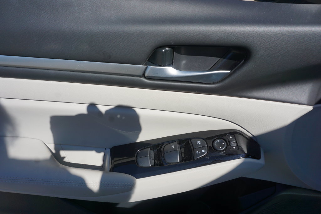 Used 2024 Nissan Altima 2.5 SL FWD image 4